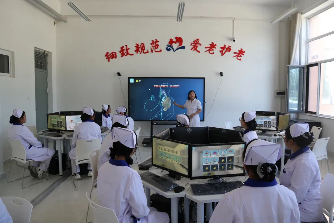 老年护理虚拟仿真实训室.JPG