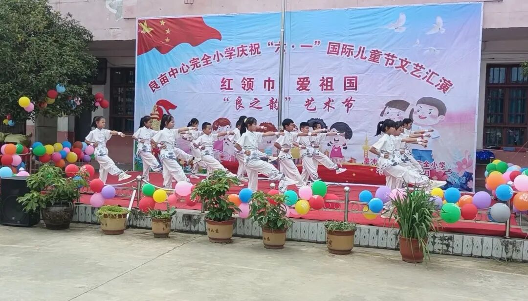 平浪镇石龙中心完全小学都匀市石龙中心完全小学以劳动技能大赛和文艺