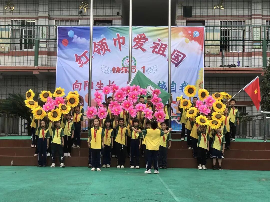匀东镇大坪中心完全小学,幼儿园都匀市大坪中心完全小学全体师生,退休