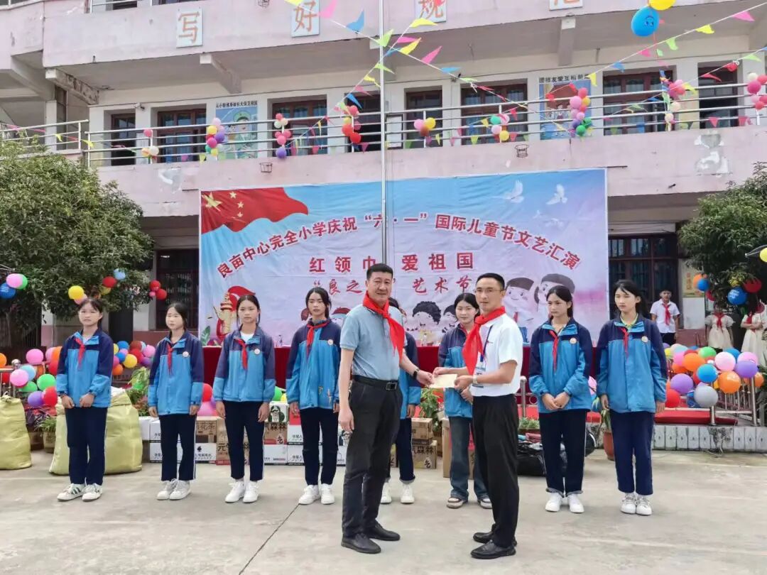 平浪镇石龙中心完全小学都匀市石龙中心完全小学以劳动技能大赛和文艺