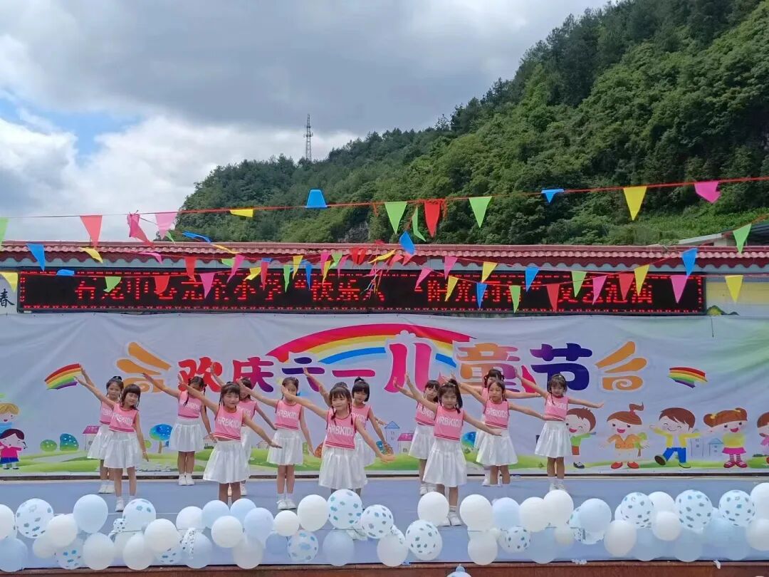 匀东镇大坪联芒中心完全小学都匀市联芒中心完全小学以"红领巾·爱