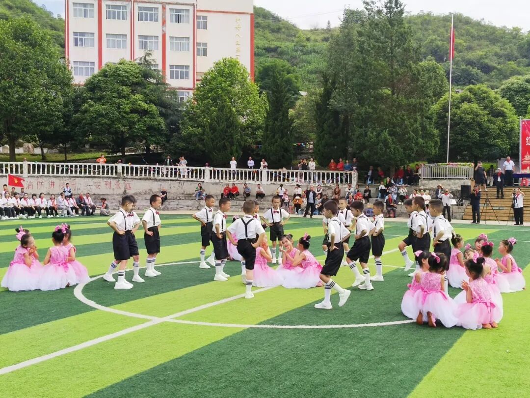 都匀市青云湖幼儿园都匀市青云湖幼儿园举行"童心启航 共筑梦想"2024