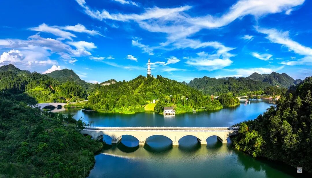 贵州日报整版聚焦都匀光影茶都其势正盛