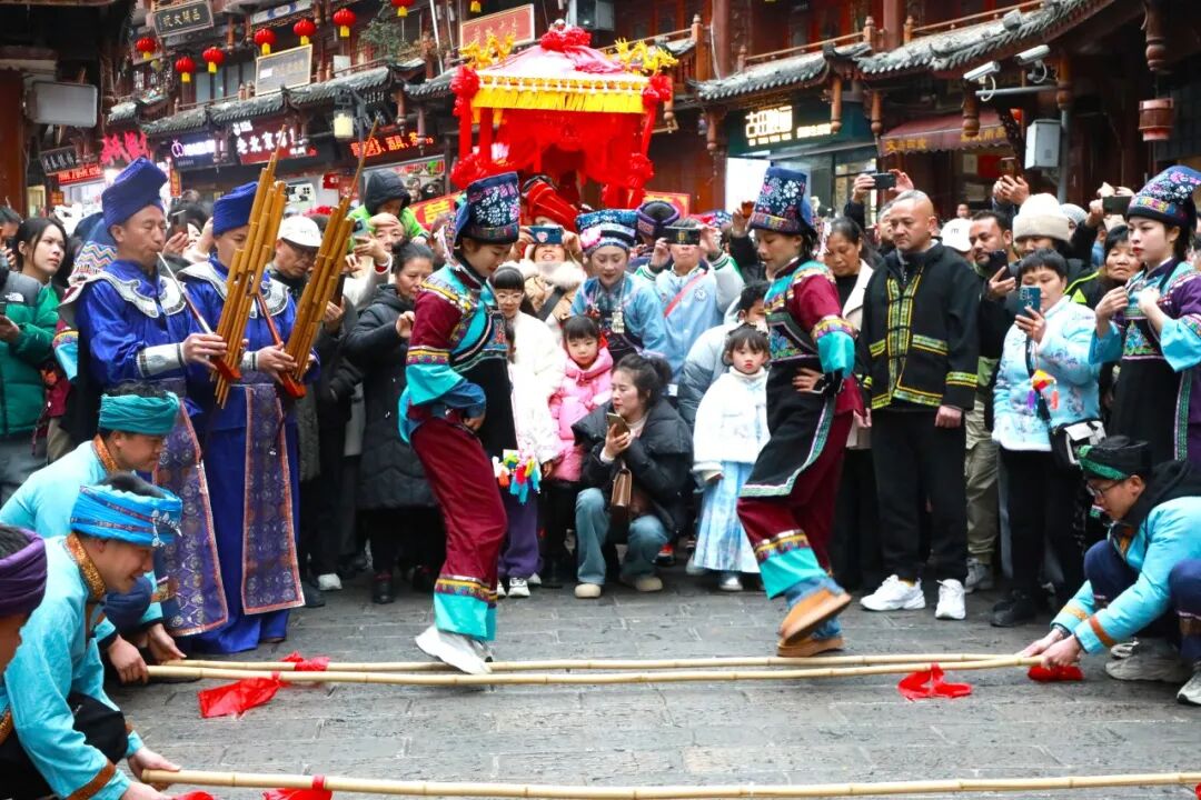 布依族婚礼热闹贺新春