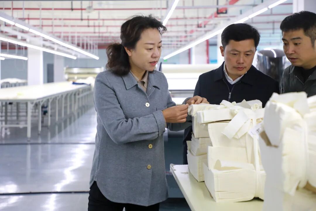 您当前所在的位置>首页>新闻资讯>都匀要闻>张丽芳先后来到绿茵湖产业