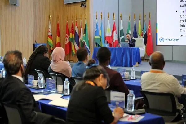 WMO助理秘书长张文建在第8期台风业务国际培训班授课.webp