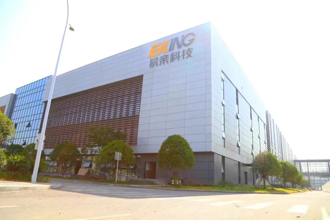 2020年9月，中国（湖南）自由贸易试验区岳阳片区揭牌成立，一时间吸引了整个湖南乃至全国的目光——岳阳作为湖南唯一通江达海的城市，能不能用好自贸这支“笔”，在中国的改革开放史上留下“岳州”之名。