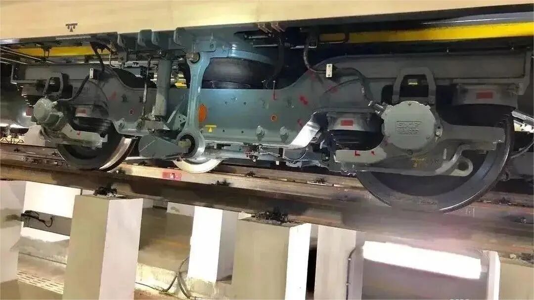 科普地铁列车是由哪些部分组成的