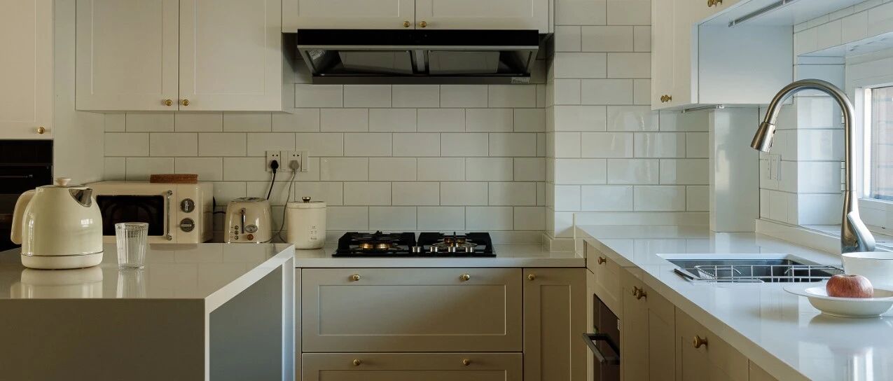 110平能装出鞋帽间、储物间、吸烟室、卫浴四分离，而且还很好看