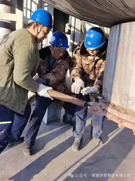 首钢伊钢公司全面开展冬季设备检修和清理整治(图6)