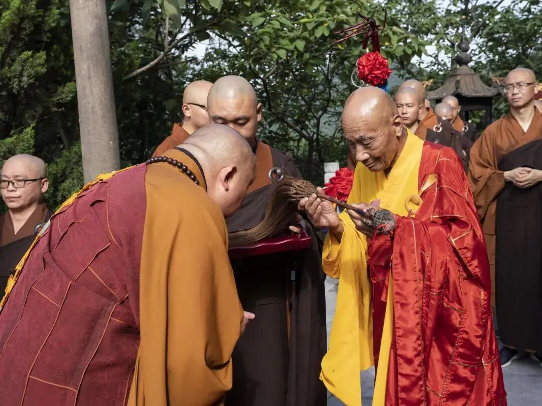 杭州萧山区莲华寺举行广兴法师荣膺方丈升座庆典