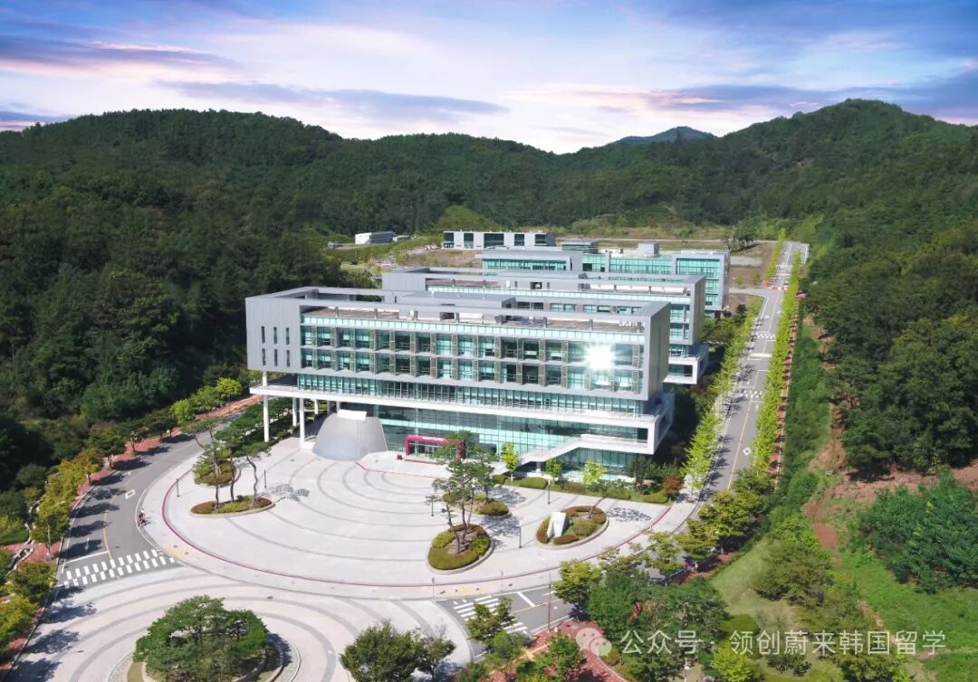 国际语言(中文系)(文学学士学位)招生专业:济南大学,贵州大学国内同