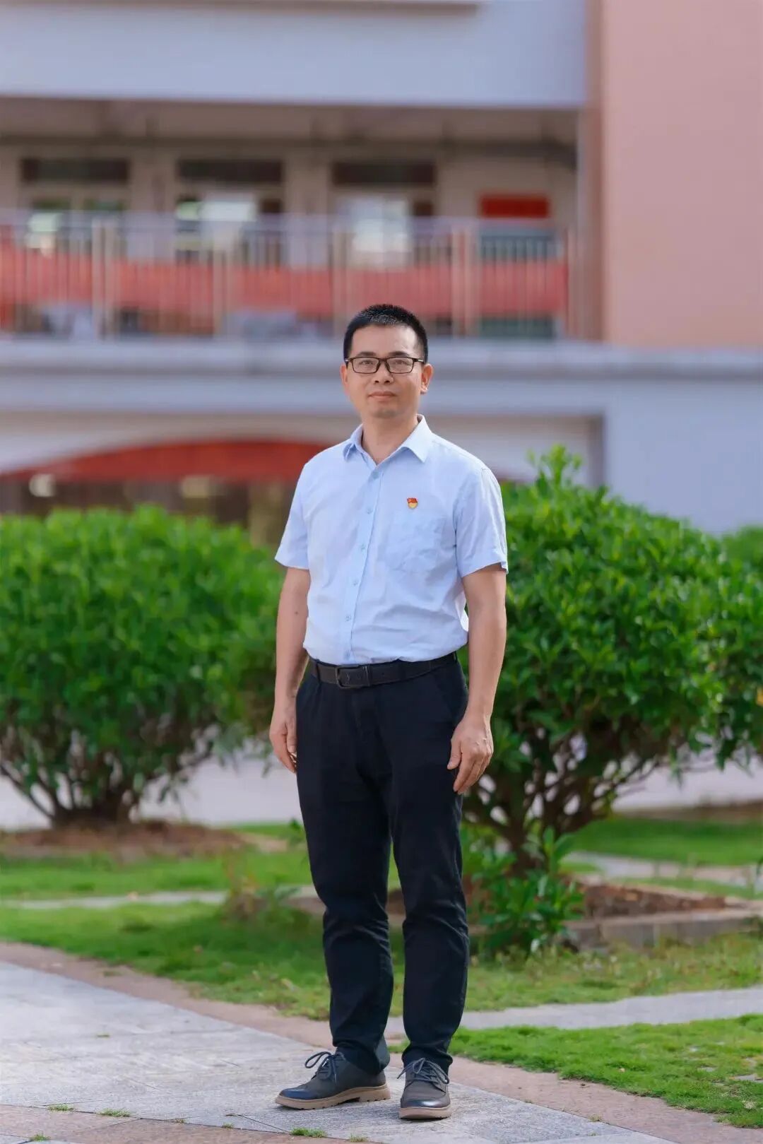 岑溪市委教育工委副书记,岑溪中学党委书记陈祖谦荣获全国五一劳动