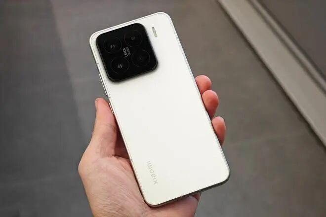 2024续航“最佳”的直屏手机，屏幕清晰电量持久