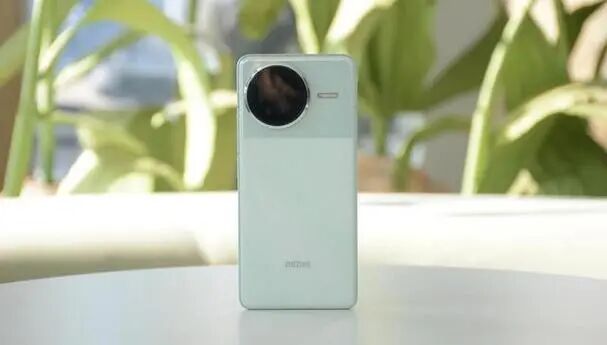 5月手机别瞎买，体验“不输旗舰”的4款手机，价格有“大跳水”