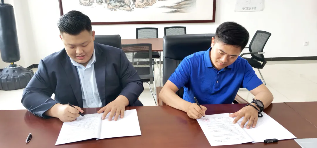 大中原汽车城商用车一条街招商开门红!金龙汽车、长城皮卡正式签约入驻! 大中原汽车城商用车一条街招商开门红!金龙汽车、长城皮卡正式签约入驻!