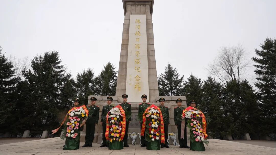 我市举行“追寻·2026·缅怀革命先烈·赓续城市荣光”清明节英烈祭扫活动