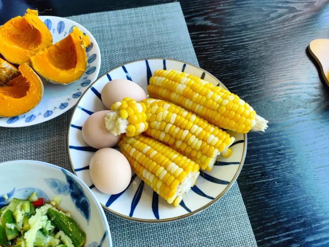 三伏天“懒妈妈”早餐，不是蒸就是煮，网友却说：这才是高级生活