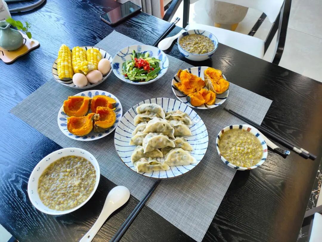 三伏天“懒妈妈”早餐，不是蒸就是煮，网友却说：这才是高级生活