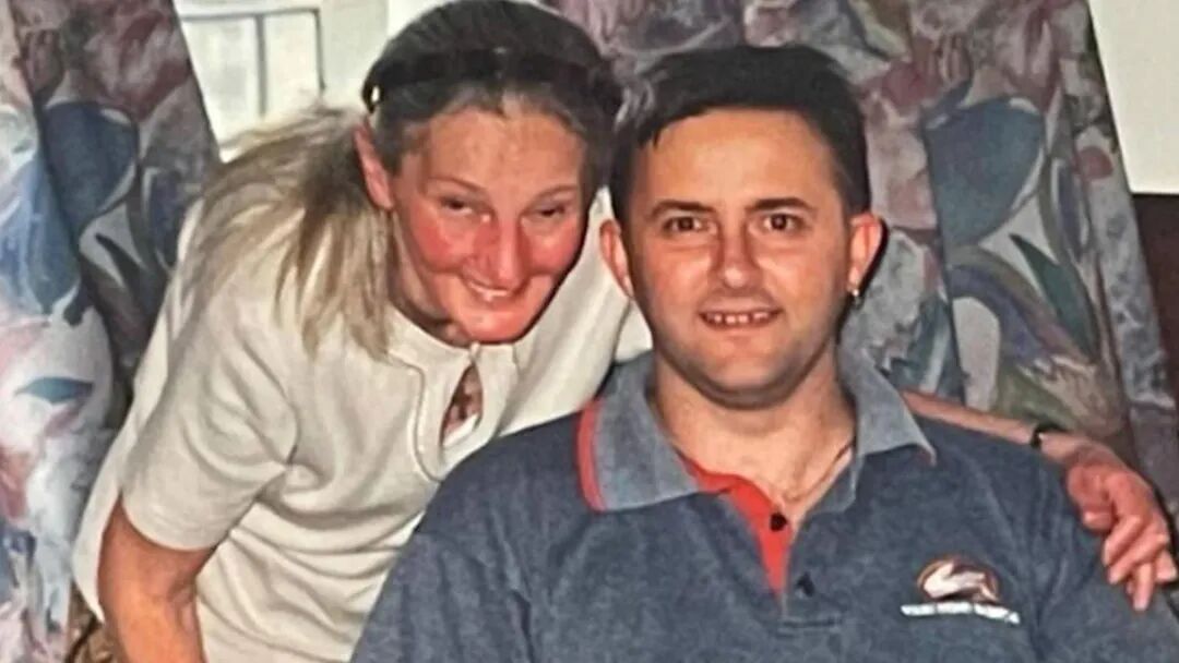 Anthony Albanese visits mother's grave on first night back in Australia |  Nine.com.au
