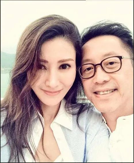 50歲李嘉欣被1米6兒子摸胸惹爭議，網友紛紛吐槽：下一個羅志祥 娛樂 第9張