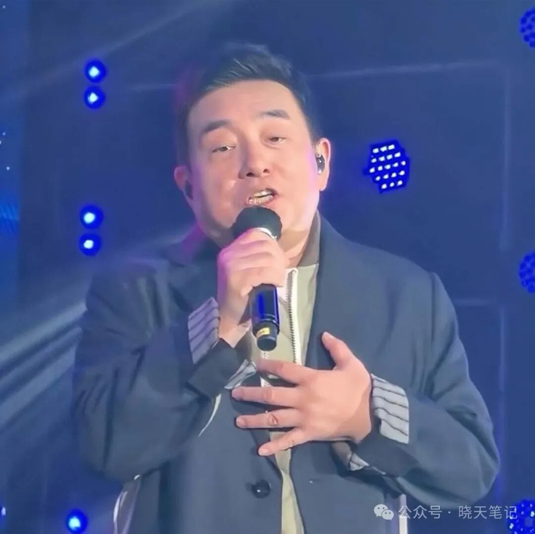 56岁港星现身内地商演，娶小16岁富婆为妻，如今老来得女引热议