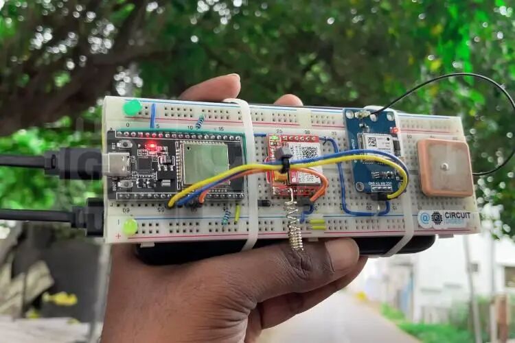 ESP32 GPS追踪器，配备SIM800L和NEO-6M