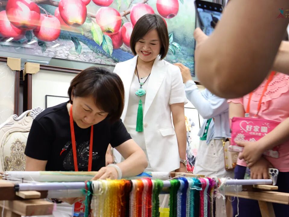 藏·新闻丨澳门妇女联合总会莅临一涵汴绣参观考察(图5)