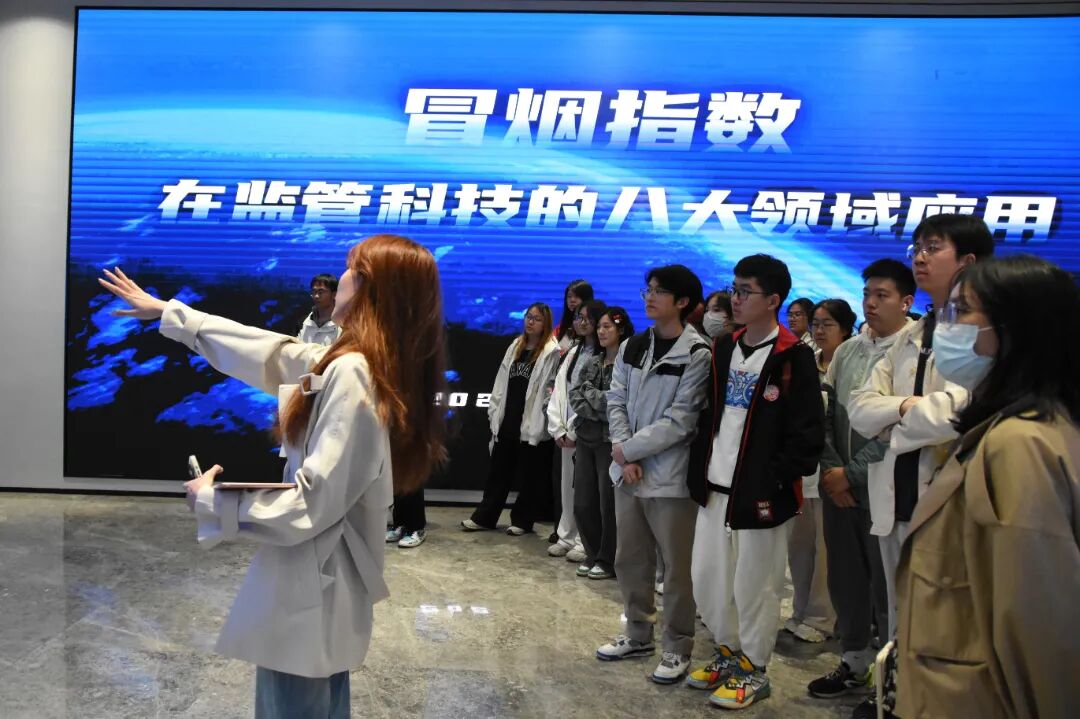 硬件条件2：走进校外实习基地.jpg