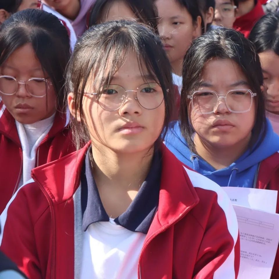 奉贤致远中学校服图片