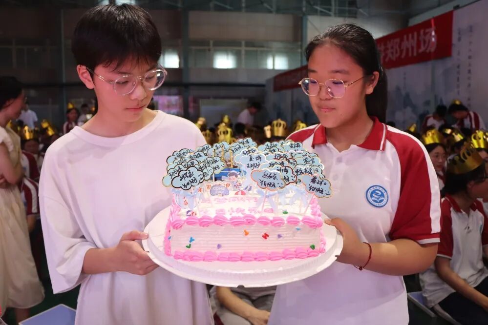 共度十四岁 同窗情更浓——记致远中学第一届集体生日庆典