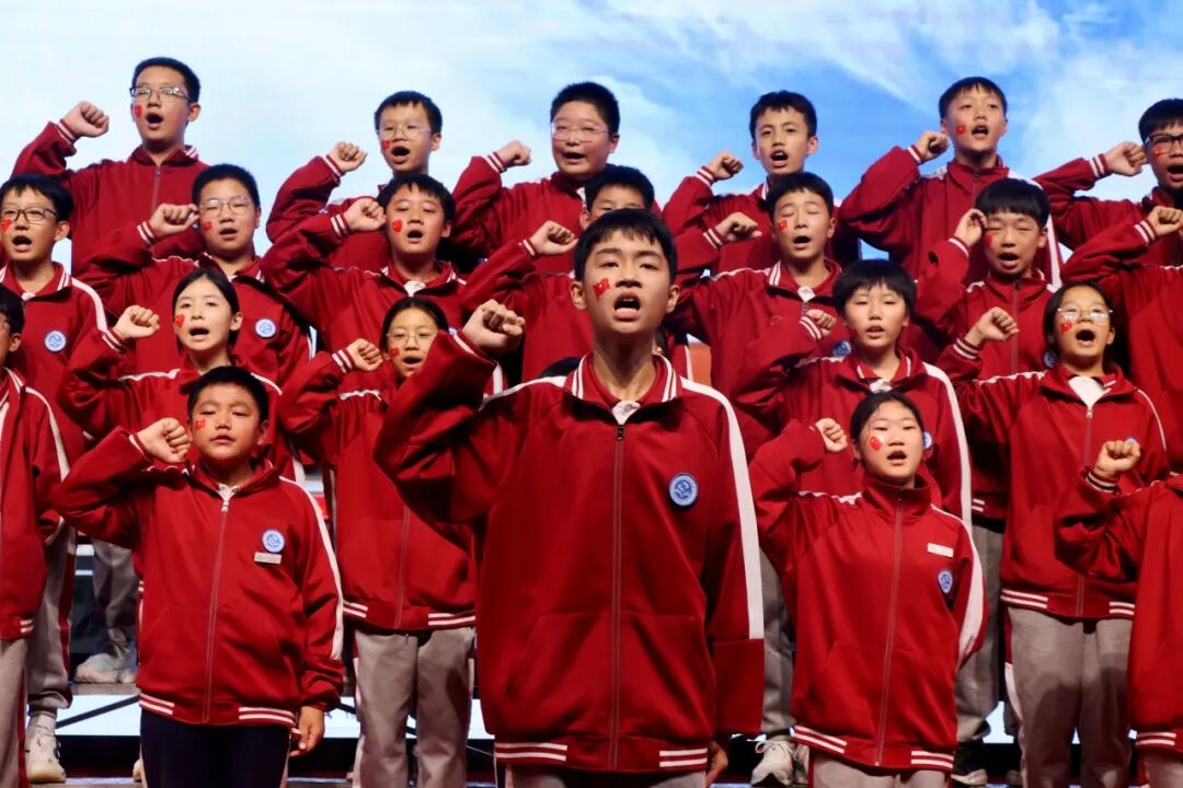 郑州经开区致远中学举行红歌合唱比赛