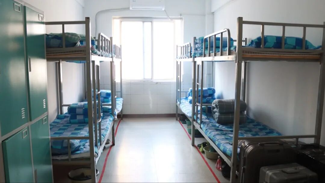 双向奔赴共育花开记郑州经开区致远中学家长开放日活动