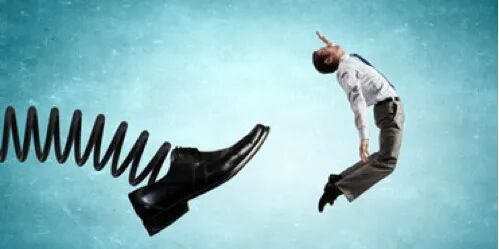 男人跳起来玩滑板

AI 生成的内容可能不正确。