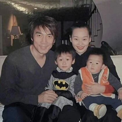 林依轮西华30年婚姻长跑,爱情鸟变深情歌声,回顾岁月与情感轨迹