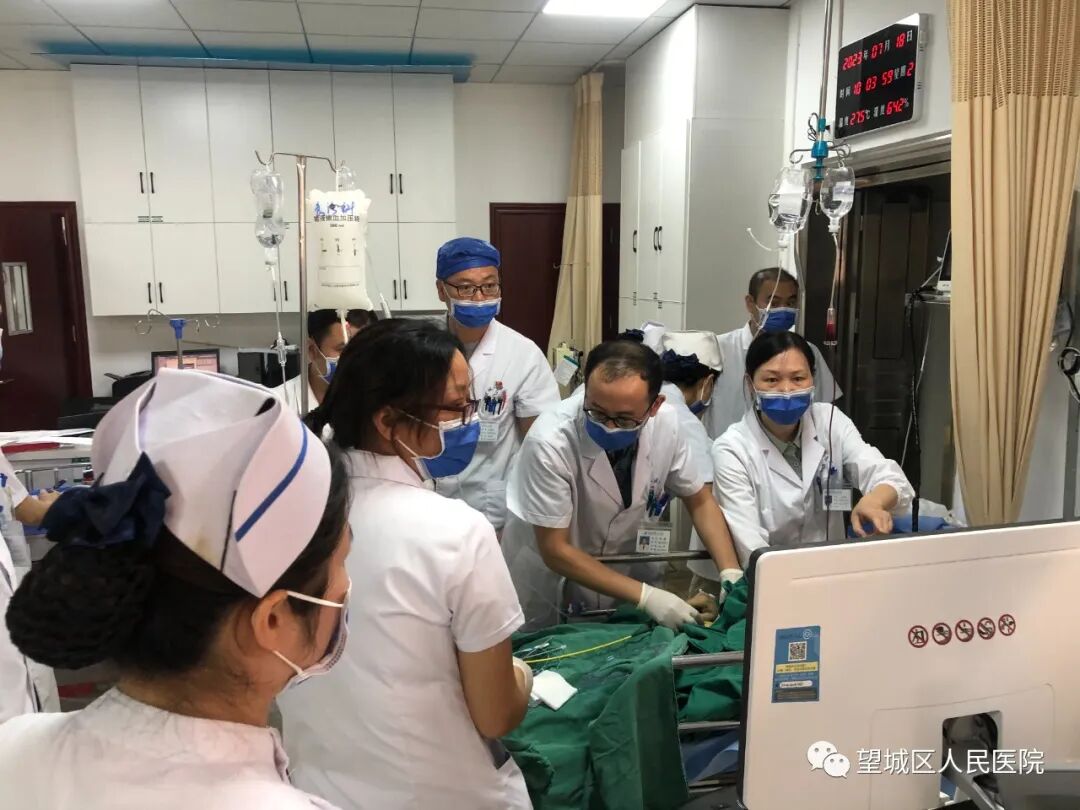 医疗电击器叫什么【卓越医疗】男子电击后心跳骤停，医护坚持抢救60分钟，生命“奇迹”出现……_https://www.jmylbn.com_新闻资讯_第2张