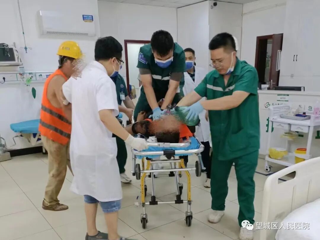 医疗电击器叫什么【卓越医疗】男子电击后心跳骤停，医护坚持抢救60分钟，生命“奇迹”出现……_https://www.jmylbn.com_新闻资讯_第1张