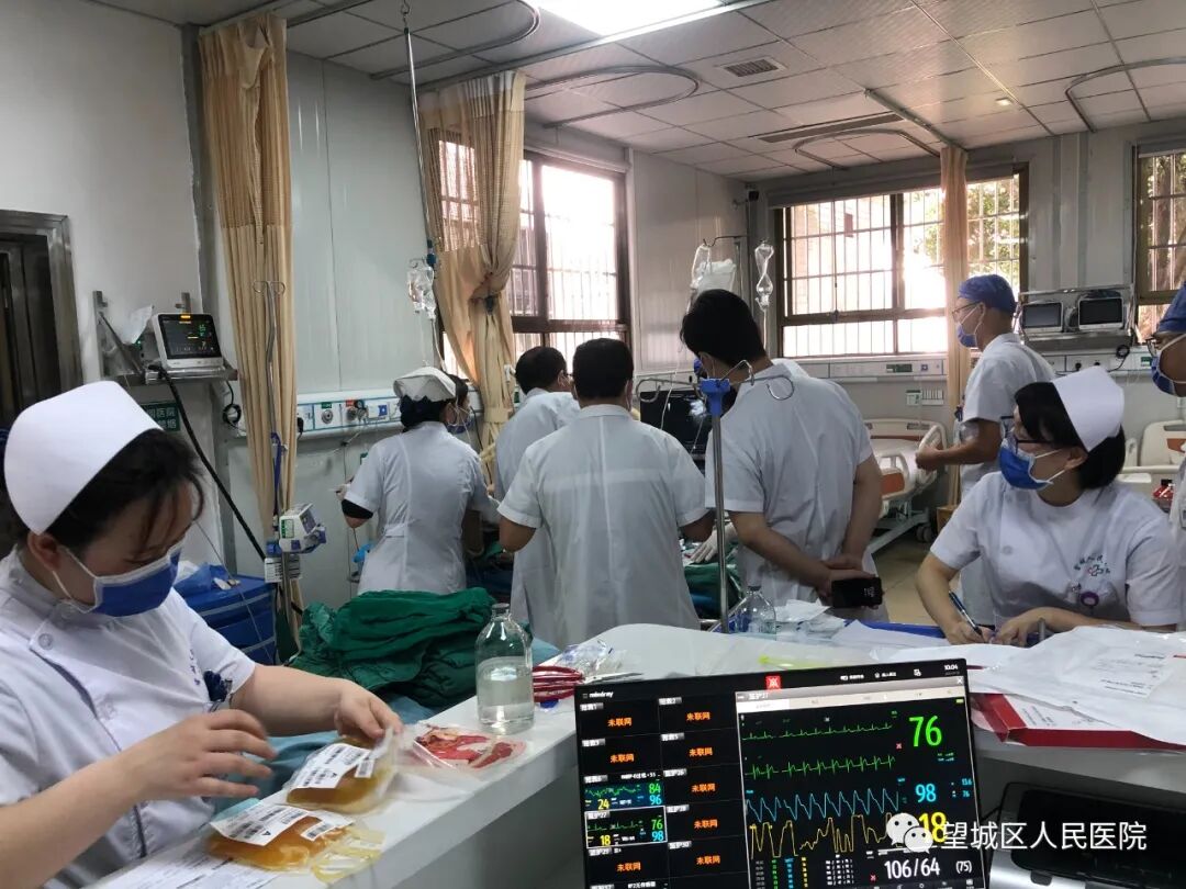 医疗电击器叫什么【卓越医疗】男子电击后心跳骤停，医护坚持抢救60分钟，生命“奇迹”出现……_https://www.jmylbn.com_新闻资讯_第3张