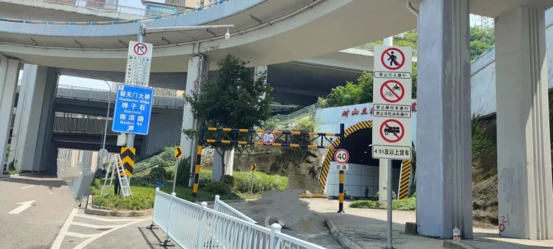 重庆朝天门长江大桥下层道路于7月1日开放交通 交巡警发布交通出行提示