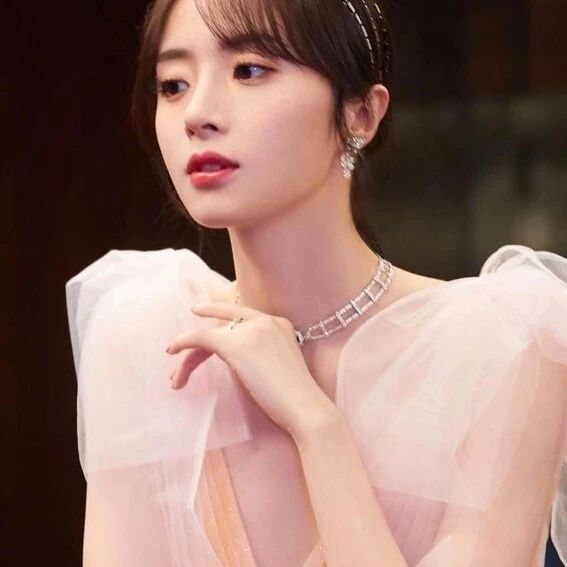 胡冰卿,太可惜了,曾经被寄予厚望的唐人小花如今却成了娱乐圈最安静的存在