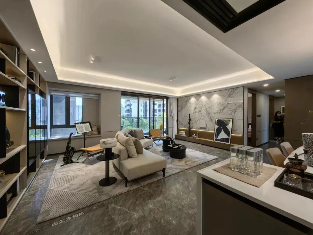 新政后首个周末，多盘进场抢客，海珠又有地铁口新盘！