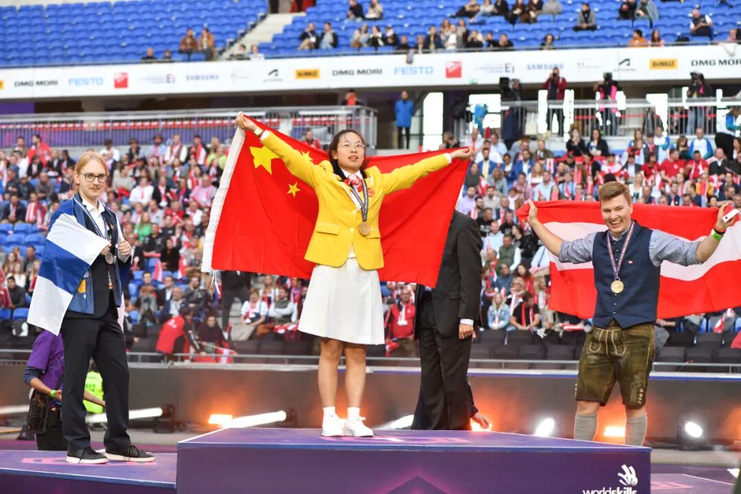 全球11位，中國(guó)唯一！這位剛滿20歲的河南女生受聘