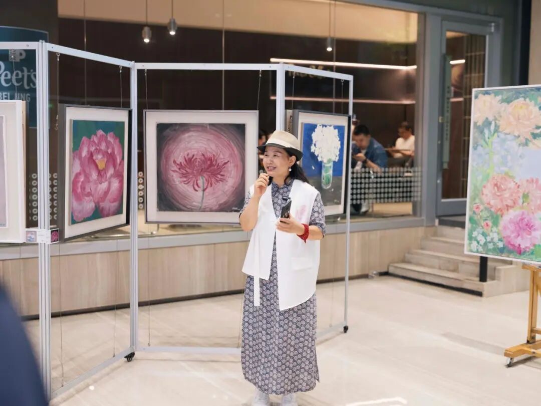 策展人、陪伴老师、艺术家柚子