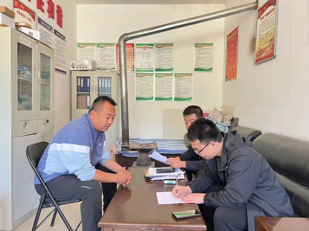 两委班子优点和不足_村两委班子_最新村委会两委班子群众路线教育实践活动对照检查材料