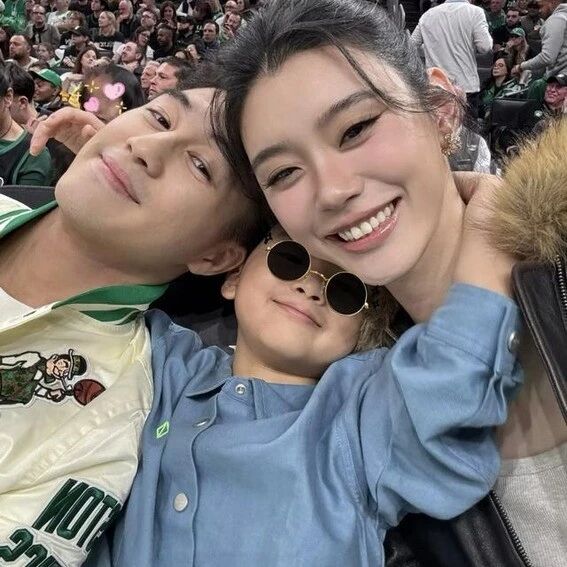 奚梦瑶晒合照为儿子庆生,6岁个子很高了,完美遗传妈妈基因