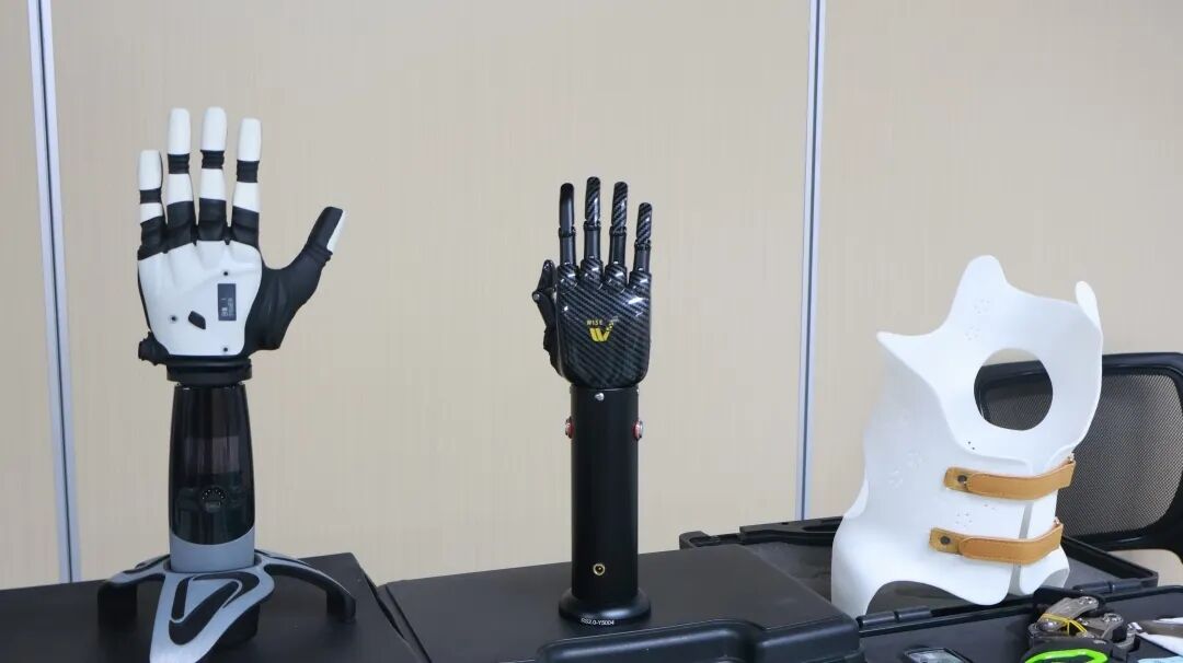 现场展示的智能义肢。