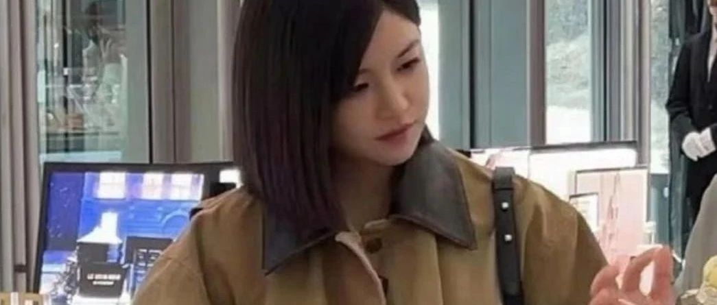 陈妍希逛街被网友偶遇,生图状态好好!怼脸拍也好漂亮