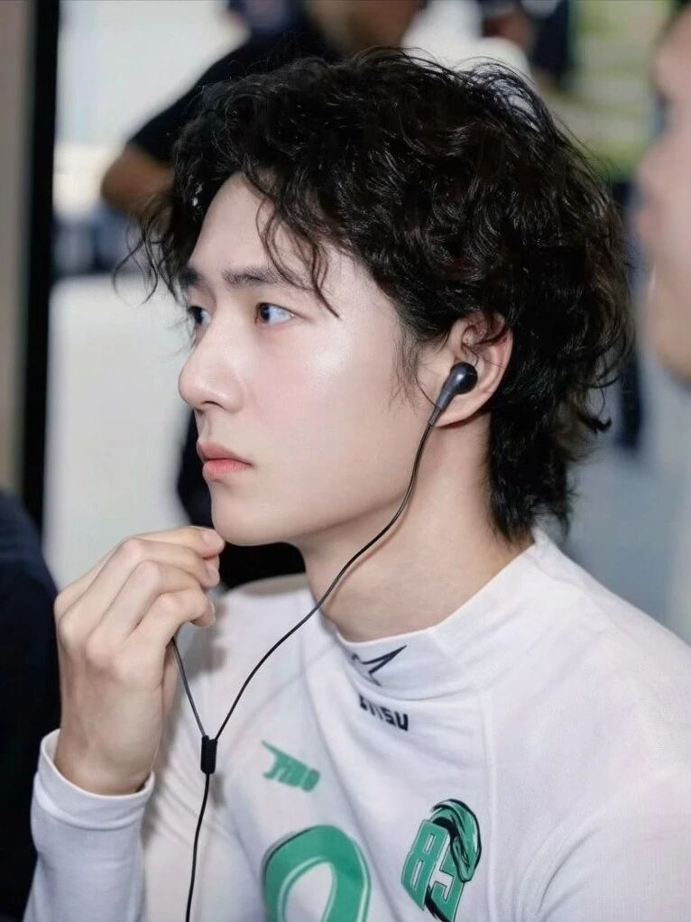 王一博:奶萌,是一种他人很难企及的能力