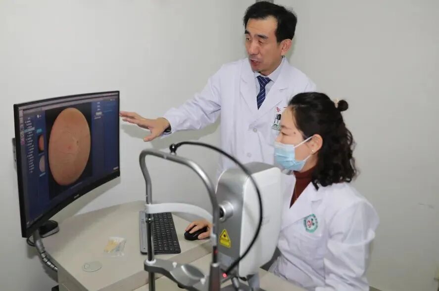 眼底激光机有什么牌子【特色诊疗】免散瞳、成像快，这种“相机”让眼底病变无所遁形_https://www.jmylbn.com_新闻资讯_第3张