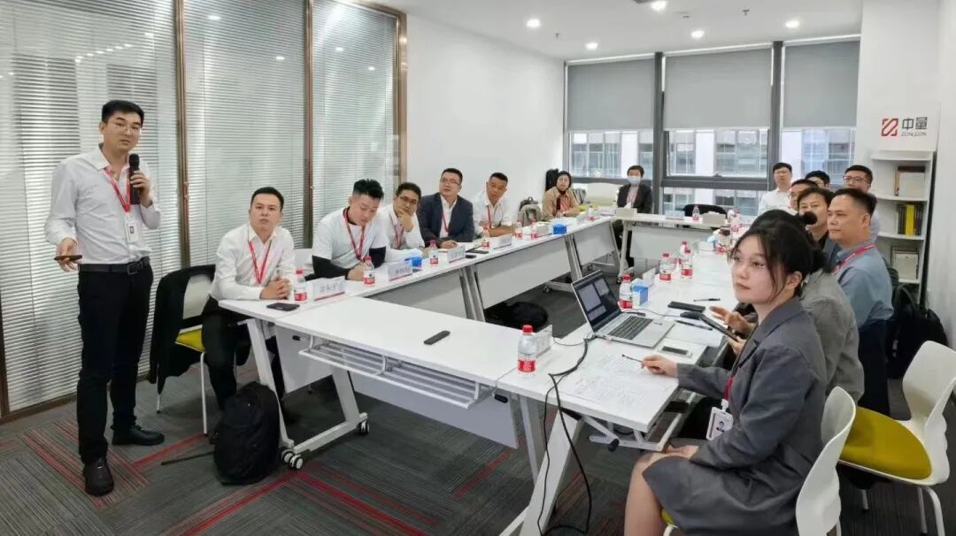 鹏城论道︱外面很冷，里面很热(图2)